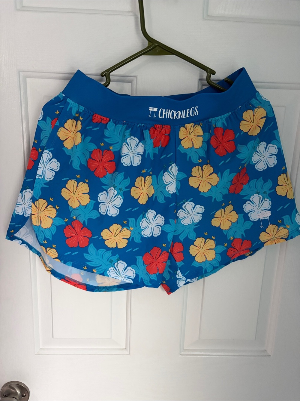 ChicknLegs Men's Blue Floral Athletic Run Shorts